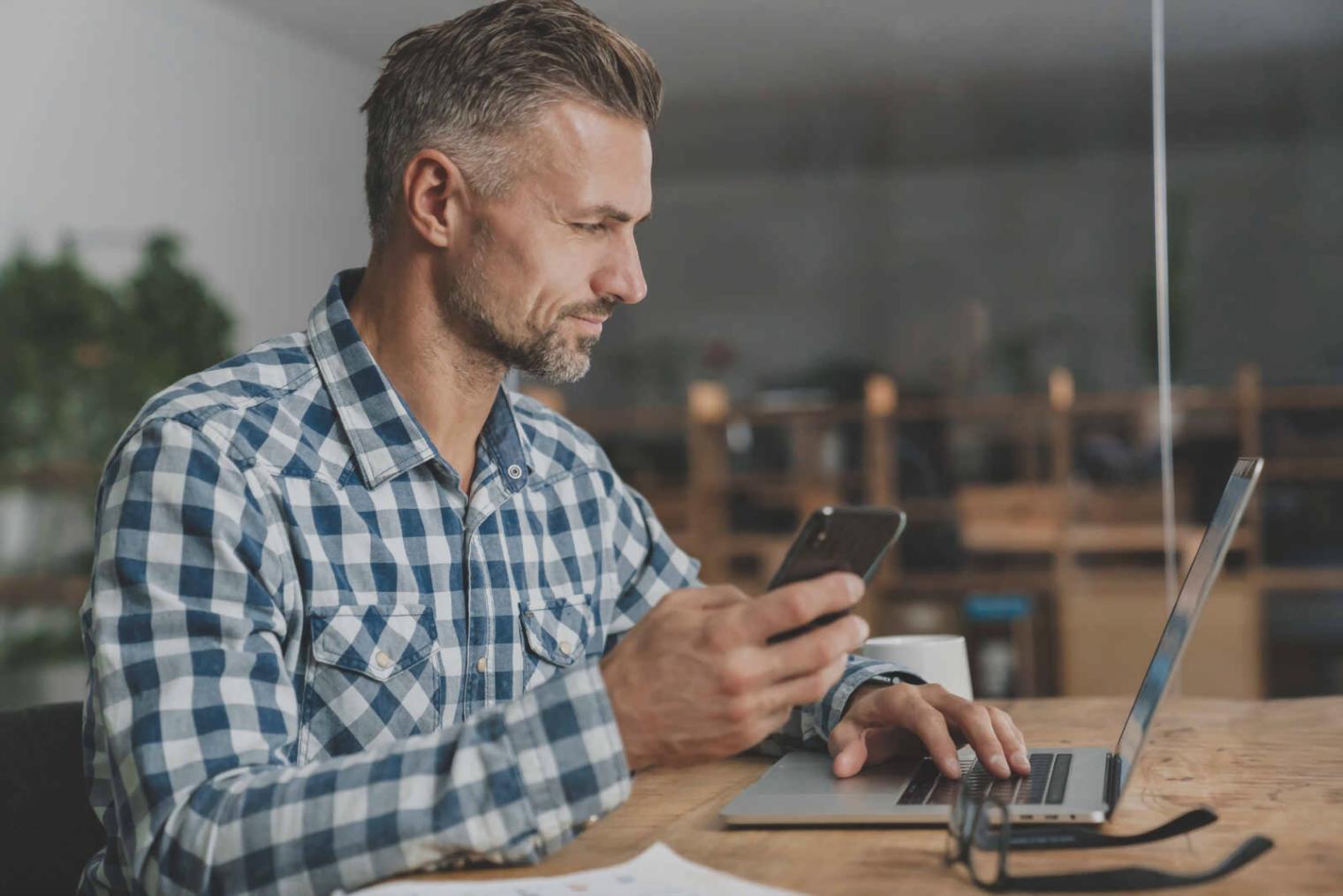 Modernes Bürogebäude in Stuttgart mit heller Fassade