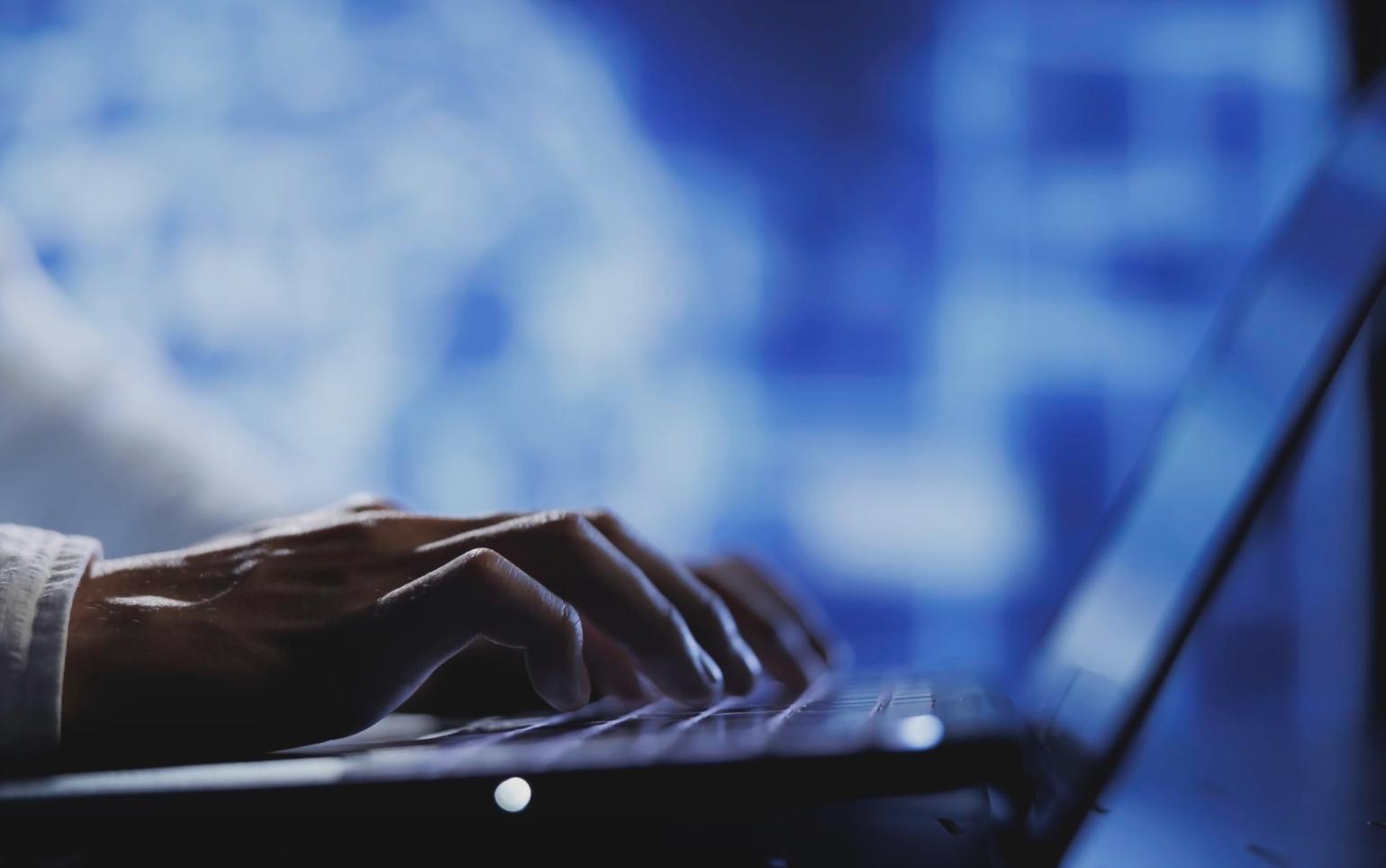 UX Designer bei der Arbeit an Wireframes